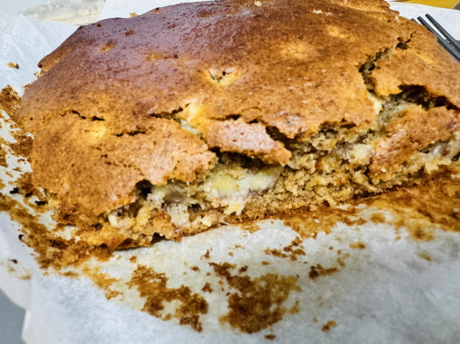 금음체질 쌀가루 바나나브레드 레시피로 만든 촉촉하고 부드러운 글루텐 프리 바나나브레드 한 조각