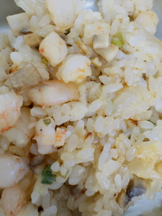 백미와 새우, 애호박이 어우러진 금음체질 맞춤 새우볶음밥 완성 사진, 부드럽고 촉촉한 식감 강조